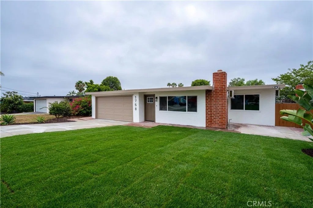 Photo of 1758 Manor DR, Vista, CA 92084 (MLS # SW26199344)