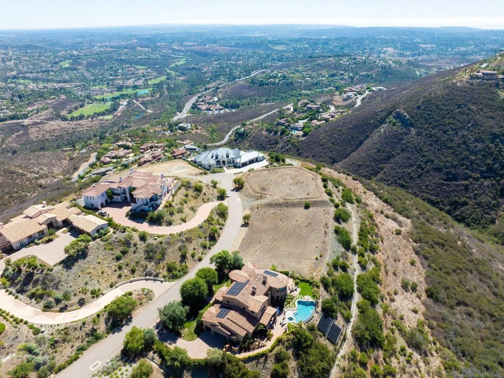Photo of 17928 El Brazo, Rancho Santa Fe, CA 92067 (MLS # 250038020)