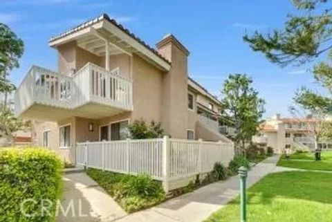 Photo of 19092 Shorline Lane #5, Huntington Beach, CA 92648 (MLS # OC26035900)