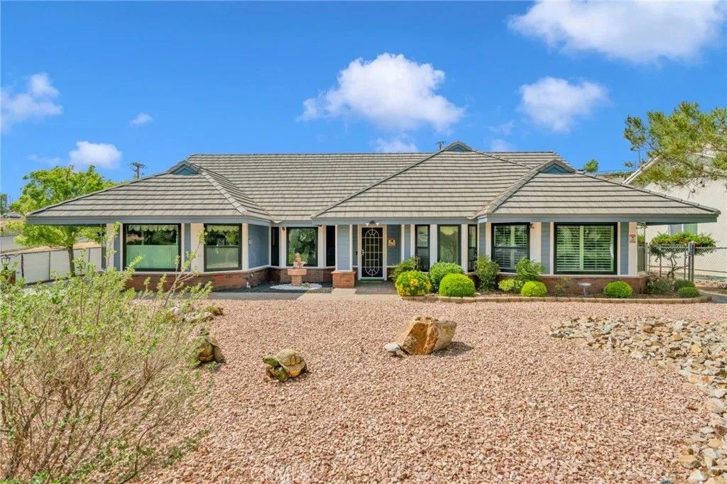 Photo of 17340 Buckthorn Ave, Hesperia, CA 92345 (MLS # HD26075256)