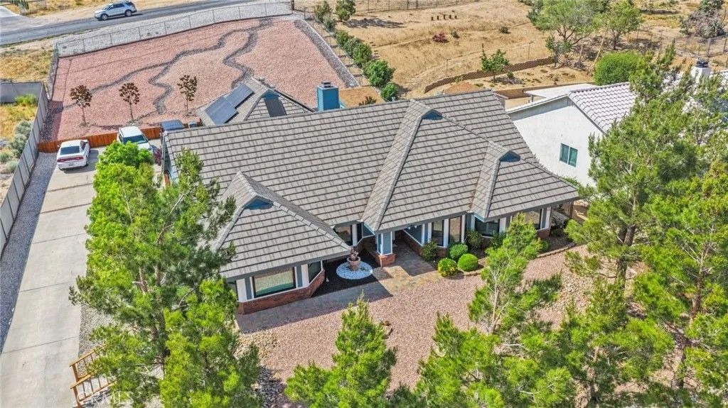 Photo of 17340 Buckthorn Ave, Hesperia, CA 92345 (MLS # HD26075256)