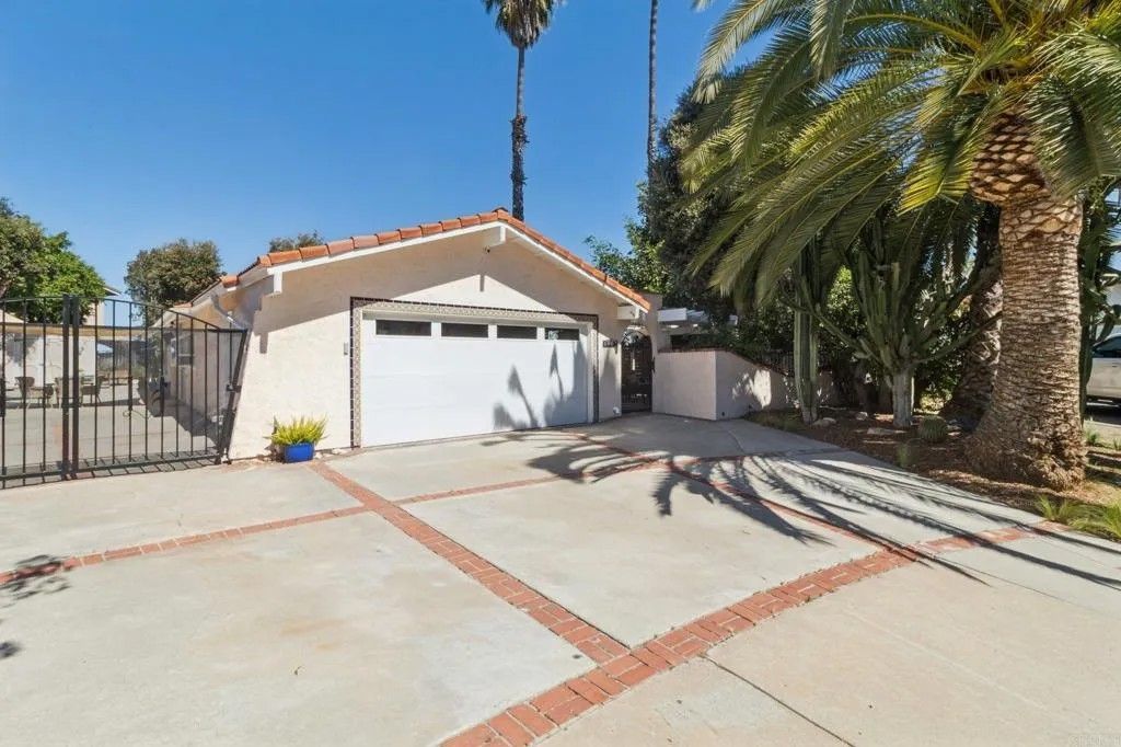 Photo of 1092 Hidden Vale Drive, Vista, CA 92081 (MLS # NDP2602747)