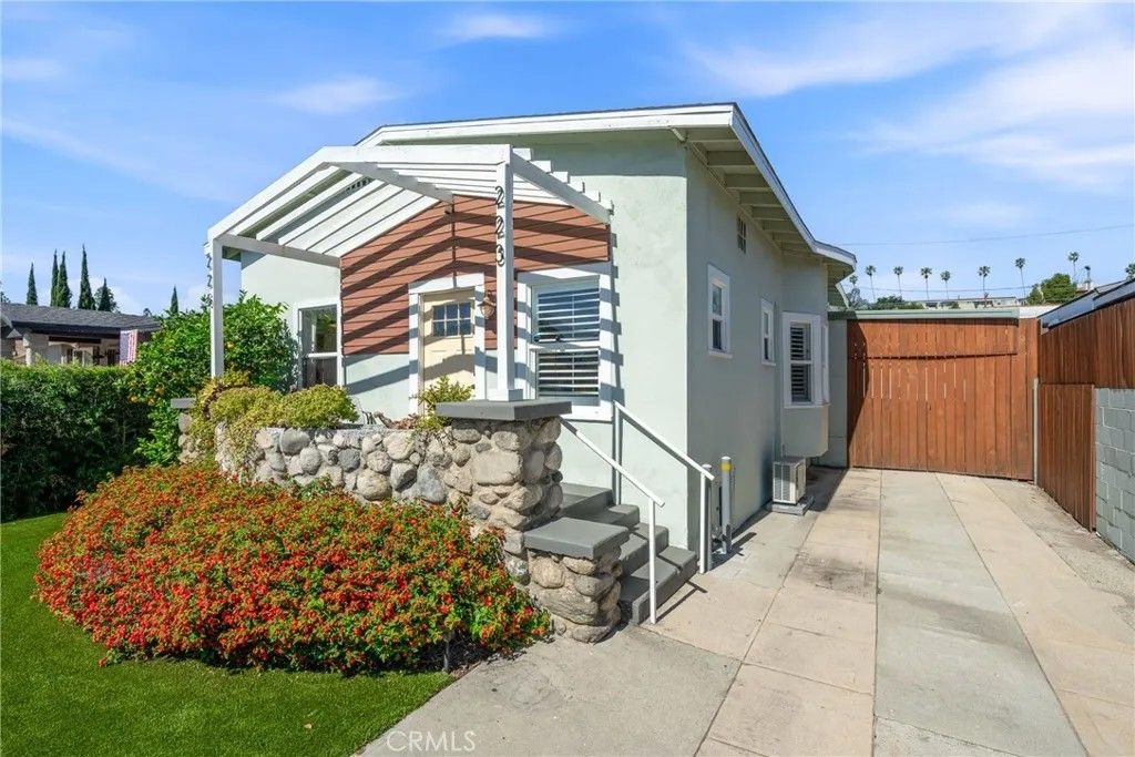 Photo of 223 Chestnut Avenue, Los Angeles, CA 90042 (MLS # SR26060146)