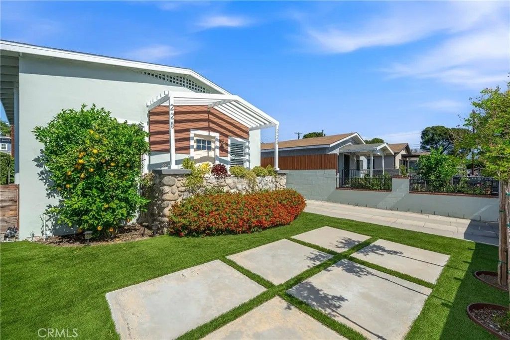 Photo of 223 Chestnut Avenue, Los Angeles, CA 90042 (MLS # SR26060146)