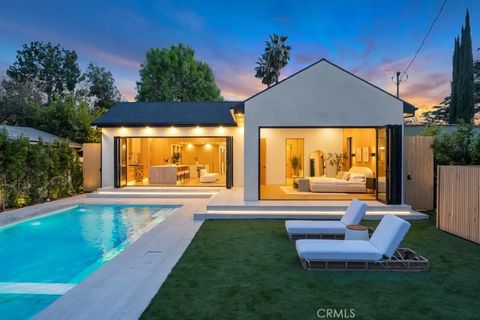 Photo of 11107 Kling Street, North Hollywood, CA 91602 (MLS # SR26040281)