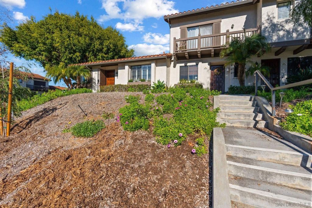 Photo of 6922 Pear Tree Dr, Carlsbad, CA 92011 (MLS # 2600689)