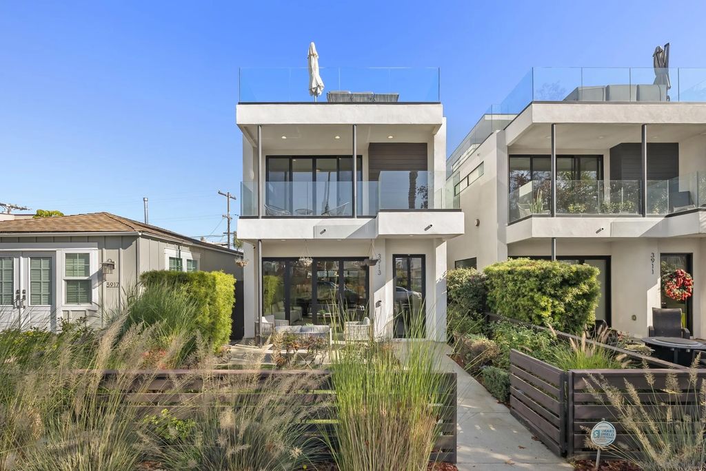 Photo of 3913 Kendall St, San Diego, CA 92109 (MLS # 2600193)