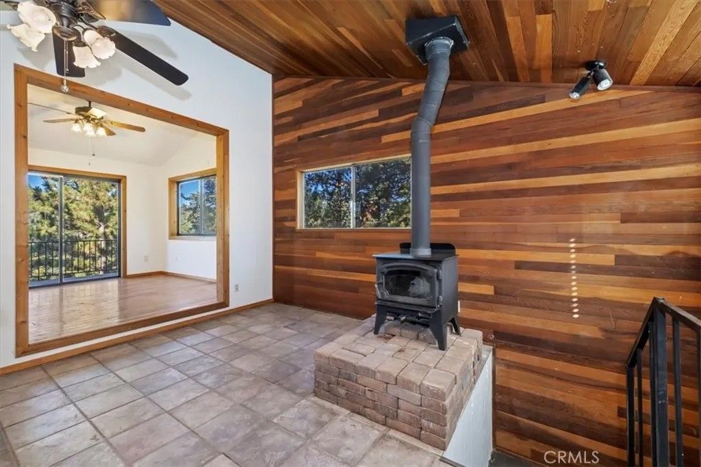 Photo of 6302 Spruce Ave, Angelus Oaks, CA 92305 (MLS # HD25241179)