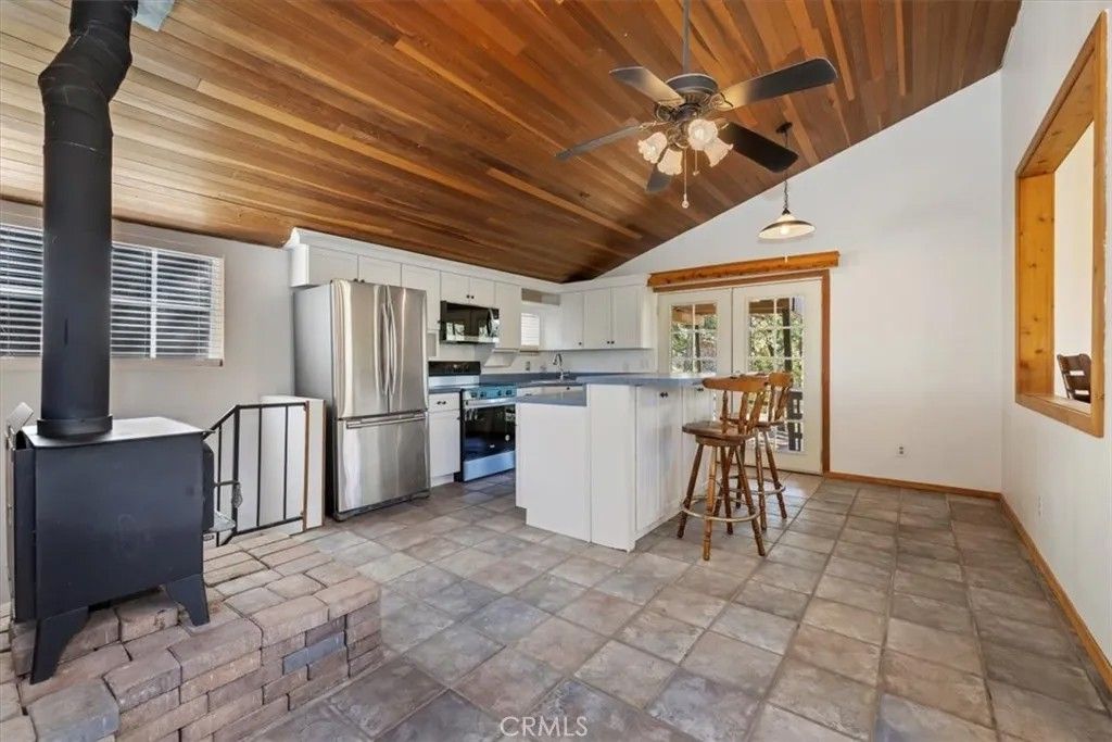 Photo of 6302 Spruce Ave, Angelus Oaks, CA 92305 (MLS # HD25241179)