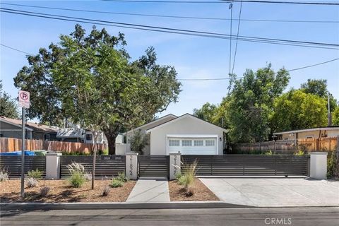 Photo of 21826 Cohasset, Canoga Park, CA 91303 (MLS # SR25253660) Photo of 21826 Cohasset, Canoga Park, CA 91303 (MLS # SR25253660)