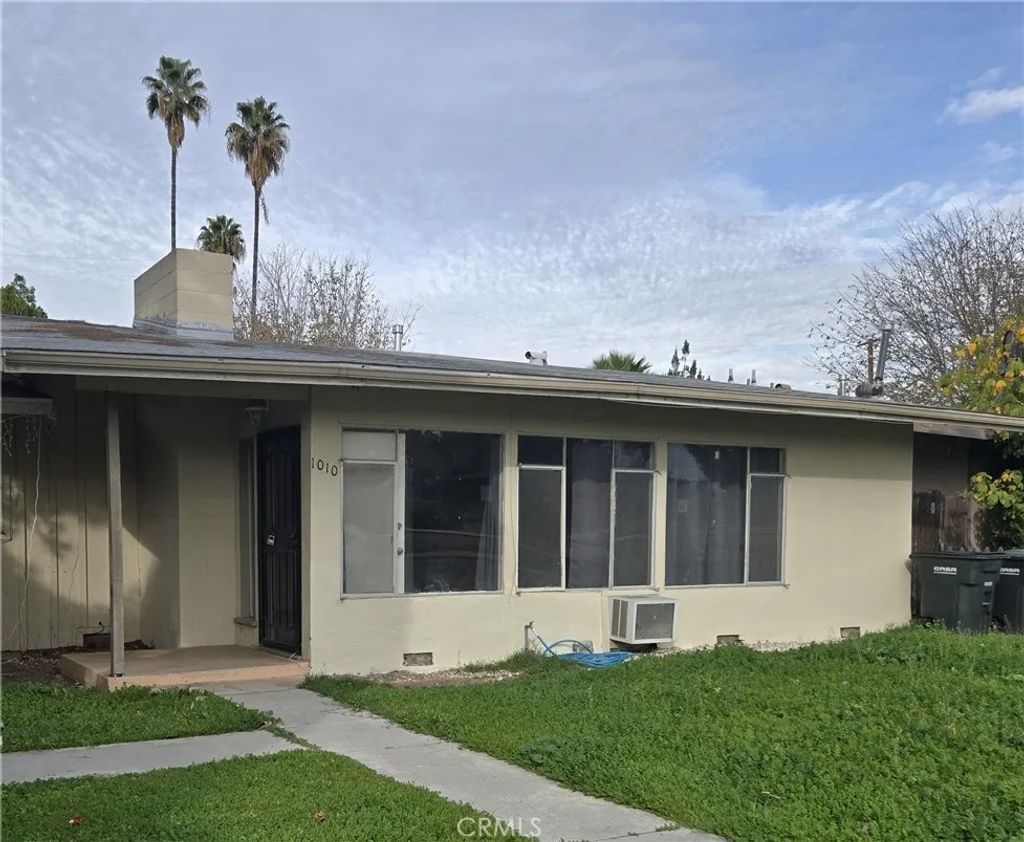 Photo of 1010 E Campus Way, Hemet, CA 92543 (MLS # CV26016998)