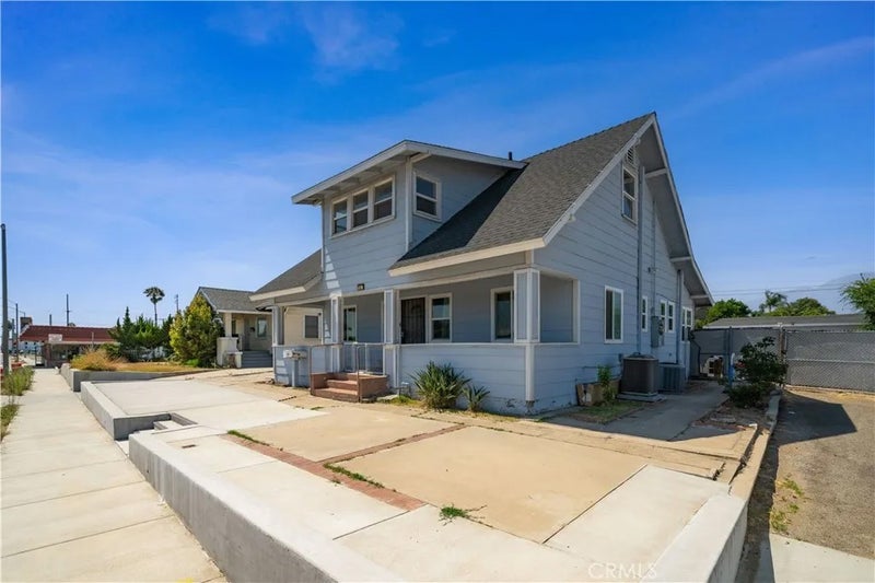 745 E Holt