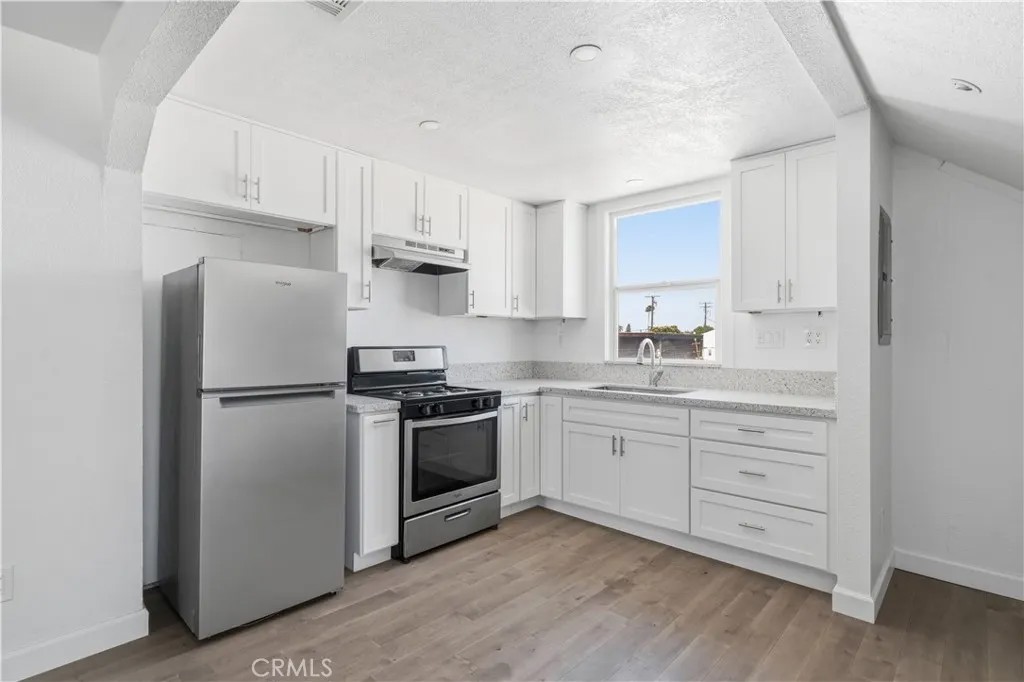 745 E Holt