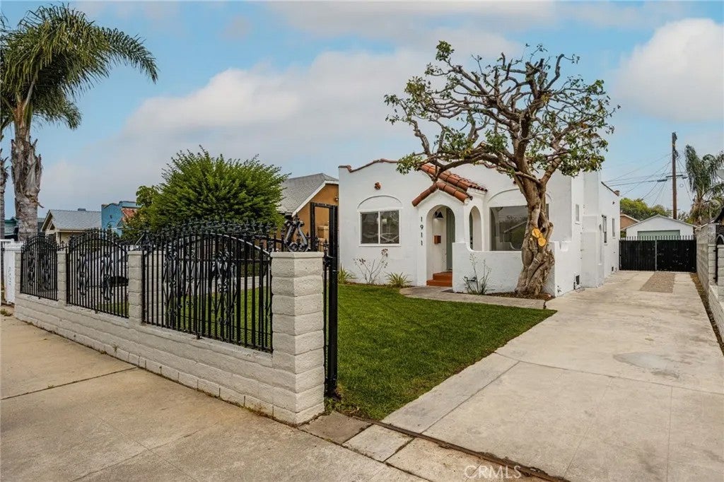 1911 W 65th