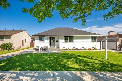 Photo of 3246 N Marwick Ave, Long Beach, CA 90808 (MLS # PW26072155)