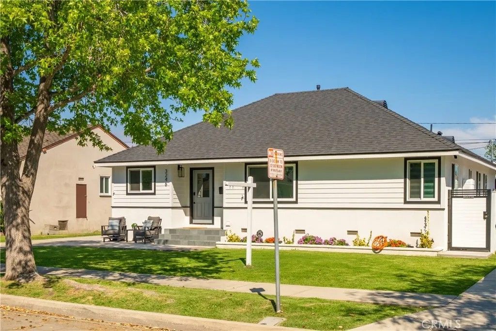 Photo of 3246 N Marwick Ave, Long Beach, CA 90808 (MLS # PW26072155)