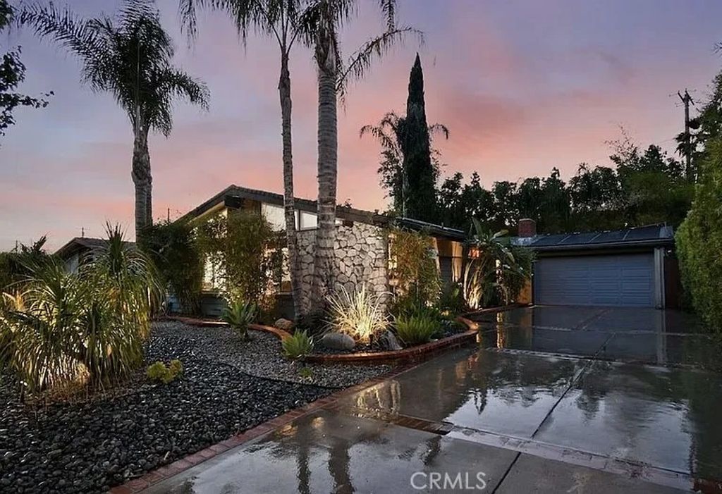 Photo of 16439 Kingsbury Street, Granada Hills, CA 91344 (MLS # SR26044580)