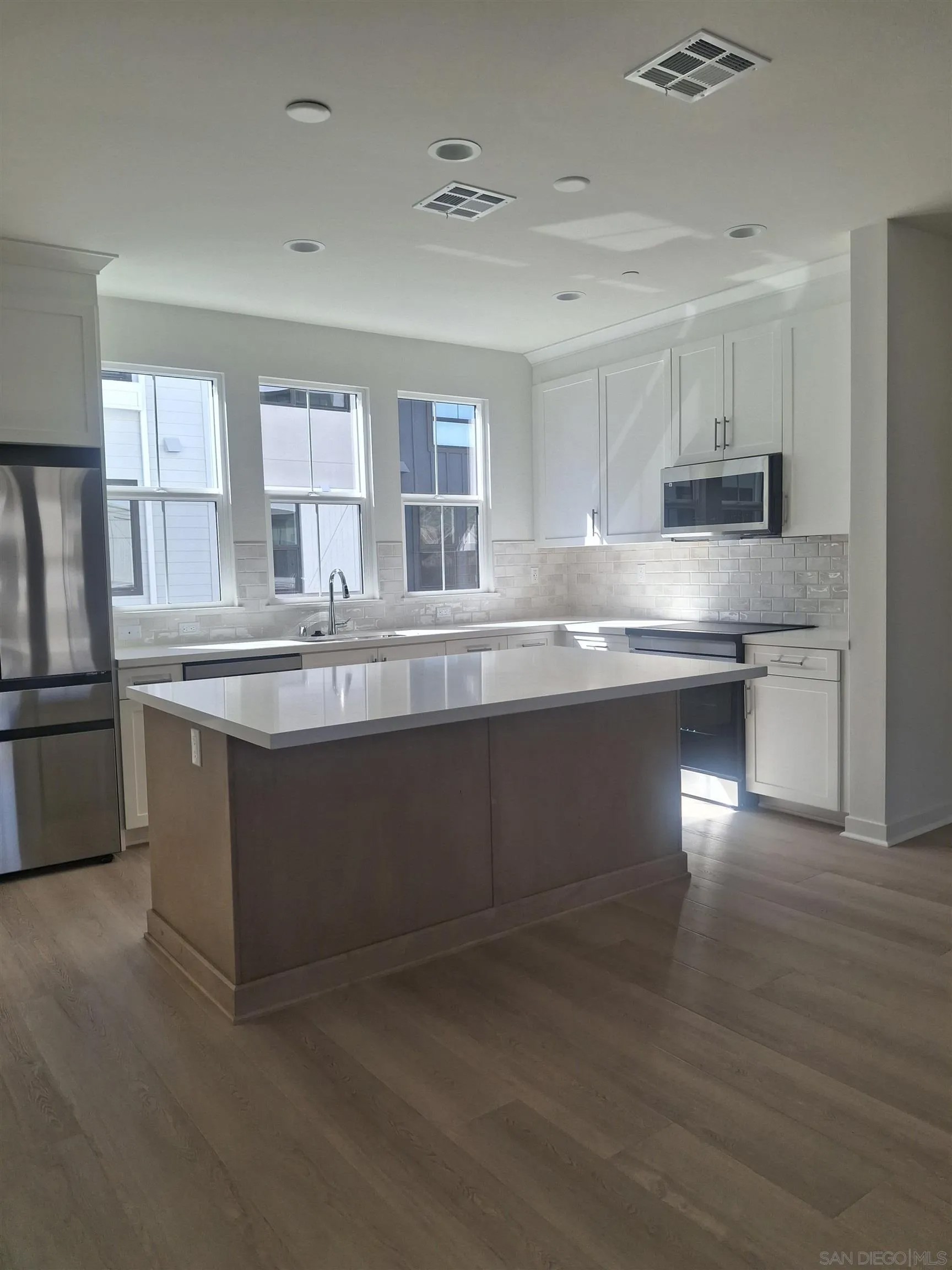 2518 Delphinium Ln
