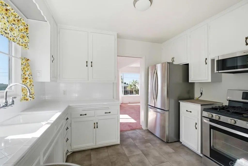 Photo of 4315 W Overlook Dr, San Diego, CA 92115 (MLS # PTP2600146)