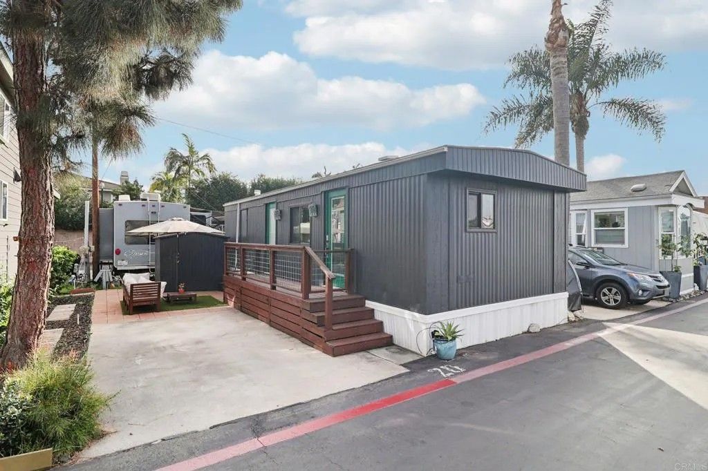 Photo of 1549 N Vulcan Ave #20, Encinitas, CA 92024 (MLS # NDP2511477)