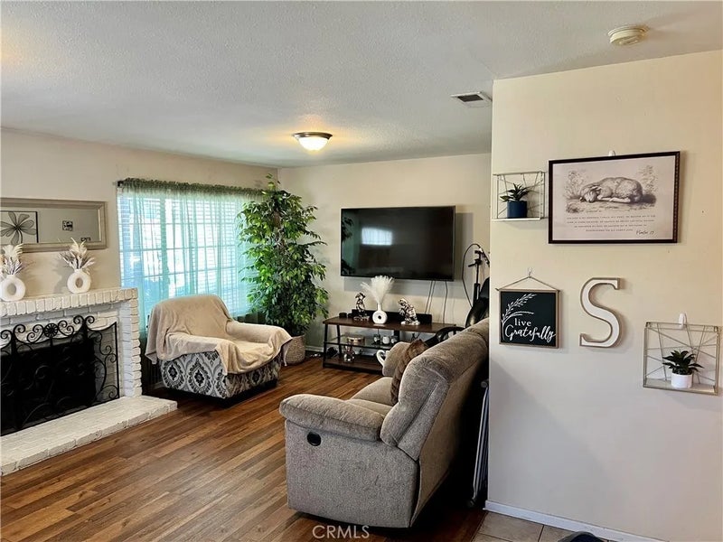 2152 S Cherry
