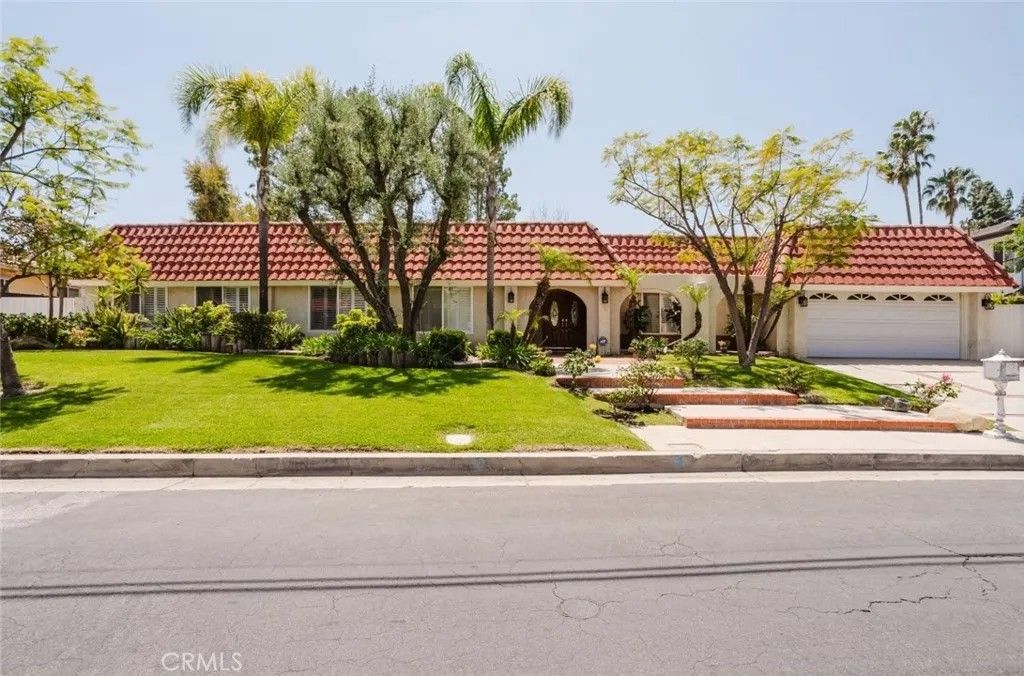 Photo of 16858 Pineridge Drive, Granada Hills, CA 91344 (MLS # SR26096903)