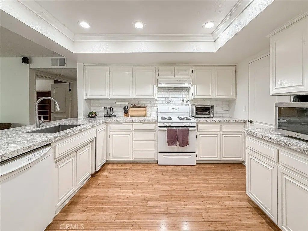 Photo of 5021 Ambridge Dr, Calabasas, CA 91301 (MLS # SR26013459)