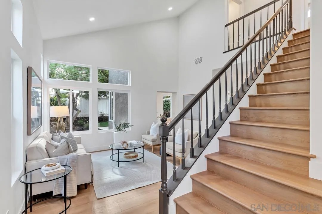 12169 Via San Loreno