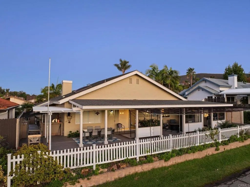 1048 La Sombra Drive