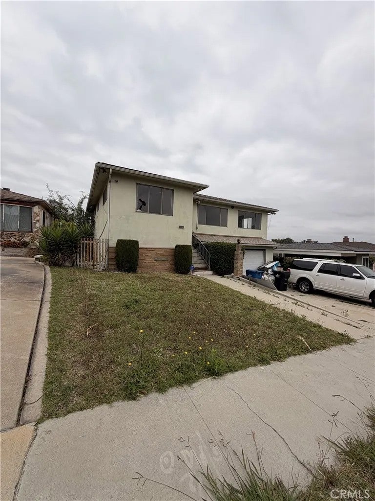 2323 W 102nd
