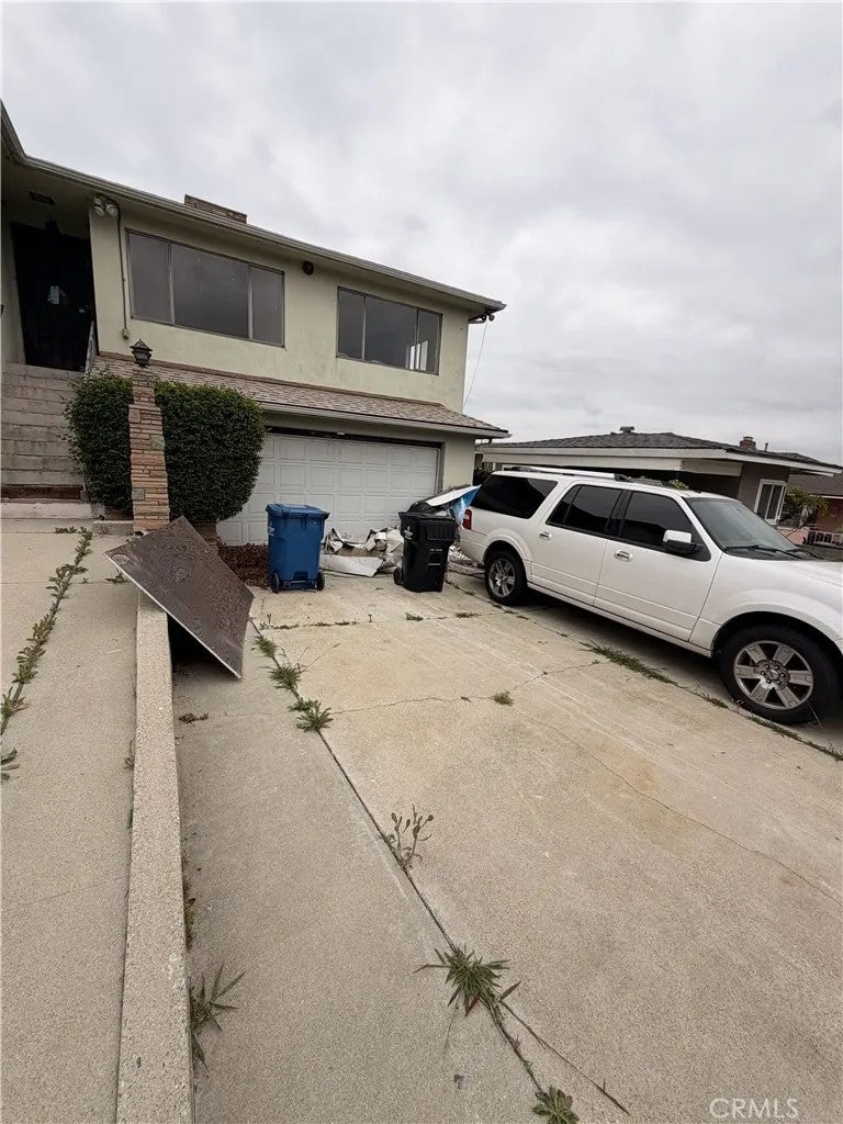 2323 W 102nd