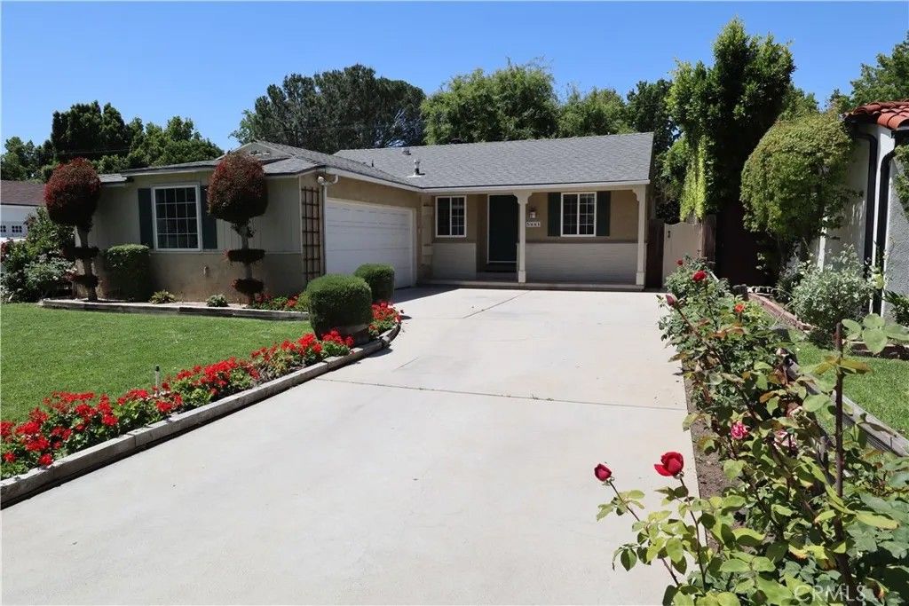 Photo of 5441 Burnet Avenue, Sherman Oaks, CA 91411 (MLS # SR26092283)