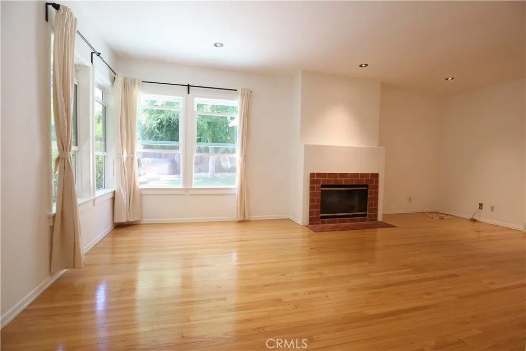 Photo of 5441 Burnet Avenue, Sherman Oaks, CA 91411 (MLS # SR26092283)