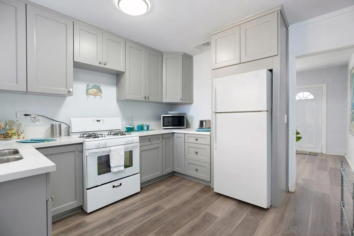 1380-1382 Grove Avenue