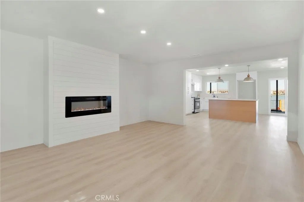 13825 Spring Valley