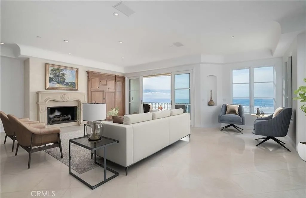2420 The Strand
