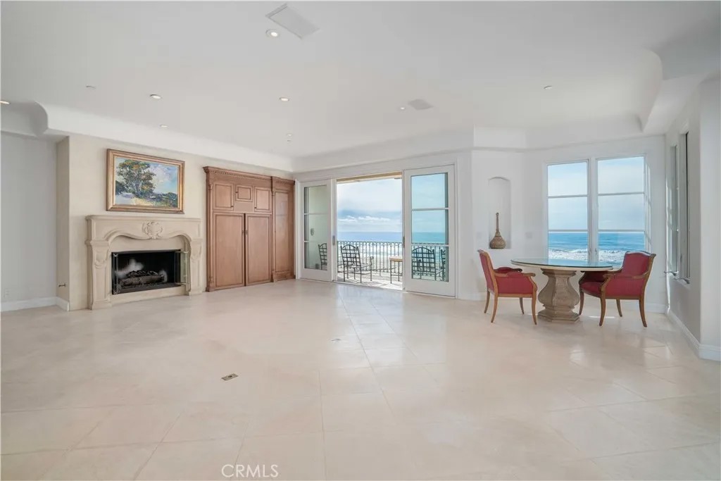 2420 The Strand