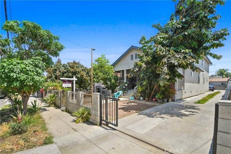 232 E 47th