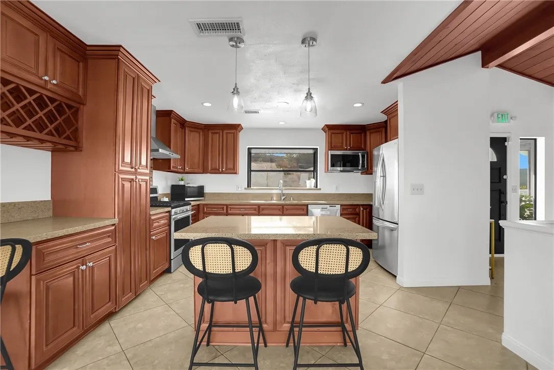 39158 Vista Del Bosque