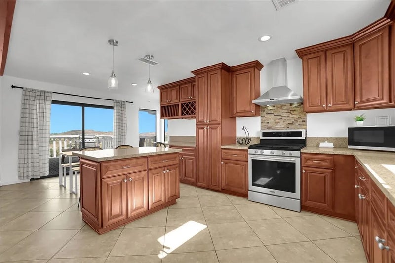 39158 Vista Del Bosque