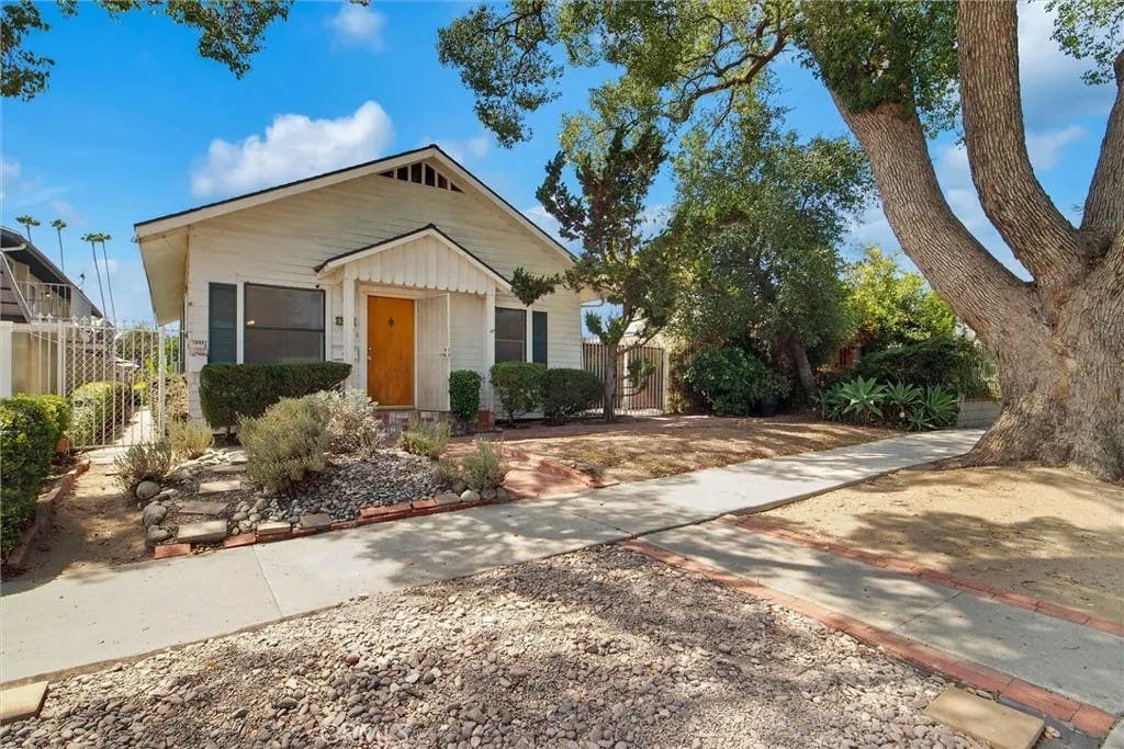 Photo of 1005 N Alameda AVE, Azusa, CA 91702 (MLS # CV26133887)
