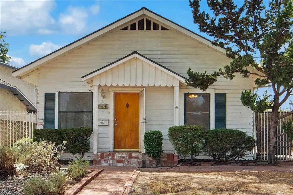 Photo of 1005 N Alameda AVE, Azusa, CA 91702 (MLS # CV26133887)