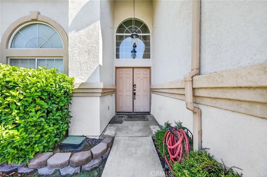 Photo of 1137 Avenida Roundelay, San Jacinto, CA 92583 (MLS # SW25265648)