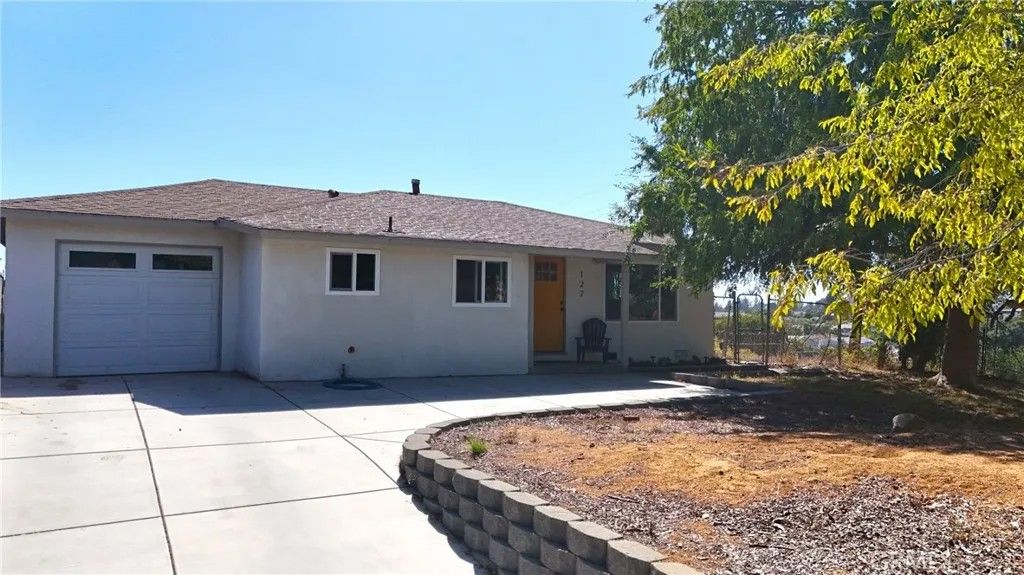 Photo of 127 E College St, Fallbrook, CA 92028 (MLS # OC25242371)