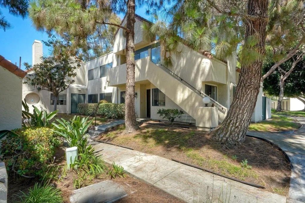Photo of 391 N Melrose Dr #A, Vista, CA 92083 (MLS # NDP2506721)