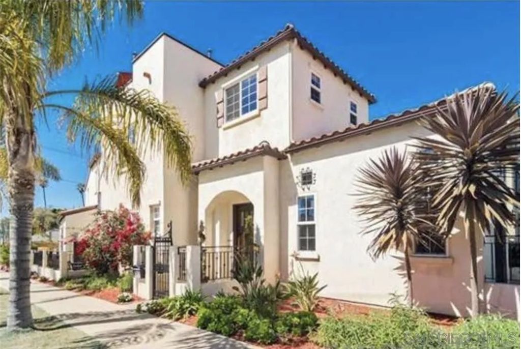 Photo of 460 Gravilla, La Jolla, CA 92037 (MLS # 260008631)