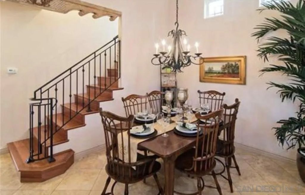 Photo of 460 Gravilla, La Jolla, CA 92037 (MLS # 260008631)