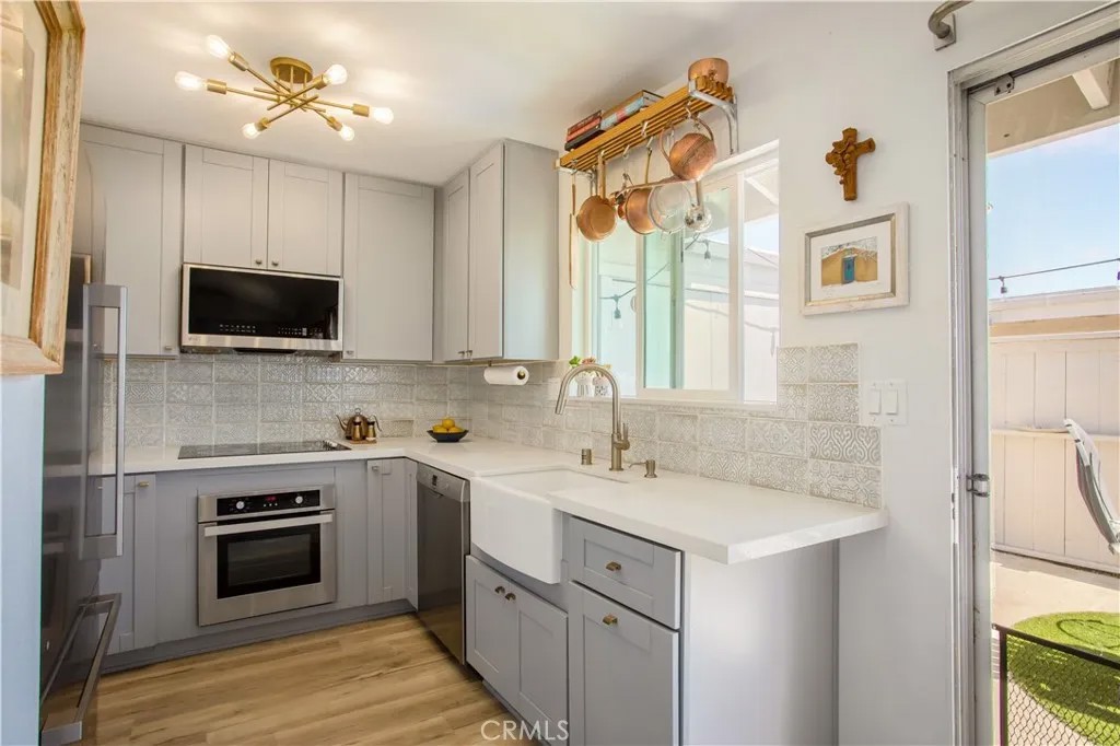 3685 Vista Campana North 66