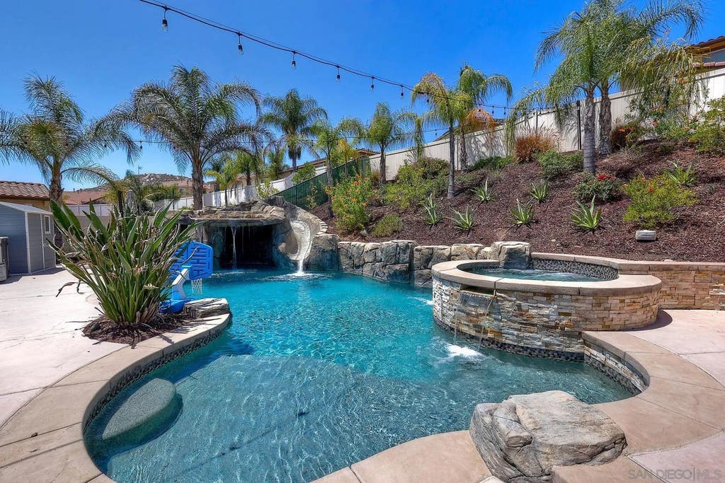 Photo of 36580 Dauben Ct, Lake Elsinore, CA 92532 (MLS # 260013652)