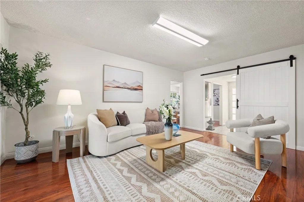 2112 El Sereno